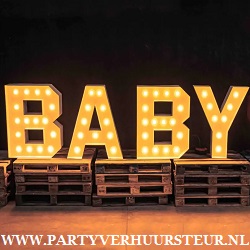 XL LED Licht Letters (100cm) BABY €125,00