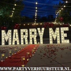XL LED Licht Letters (100cm) MARRY ME €210,00
