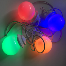 4 grote bollen met gekleurde LED-Lampen €10,00